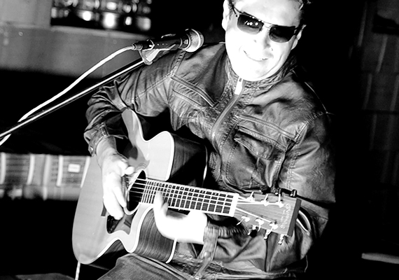 Cantautor y compositor